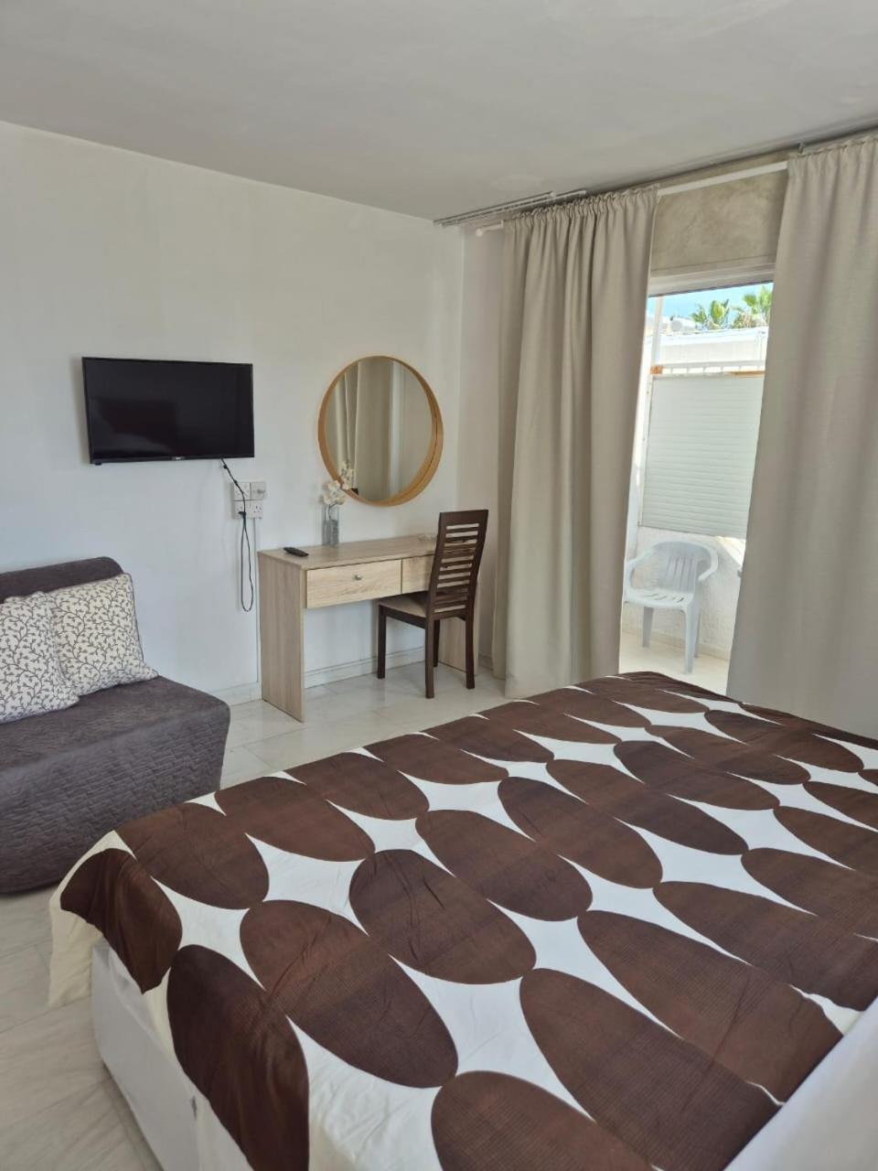 Myriama Apartments ไอยานาปา ภายนอก รูปภาพ